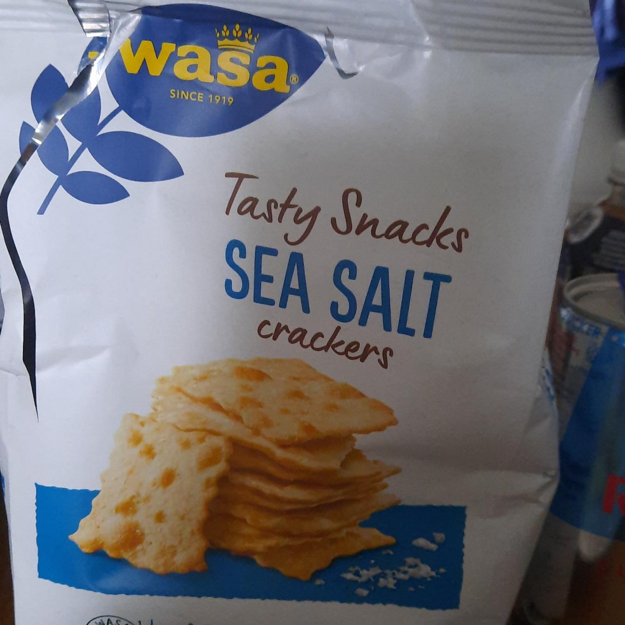 Фото - Tasty snacks sea salt crackers Wasa