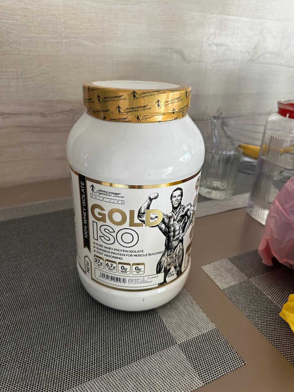 Фото - Изолят протеина 90% Gold Iso Whey shikers Kevin Levrone