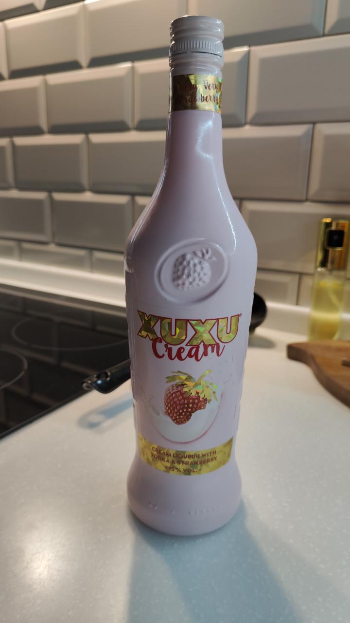 Фото - Ликер XuXu strawberry cream Georg Hemmete