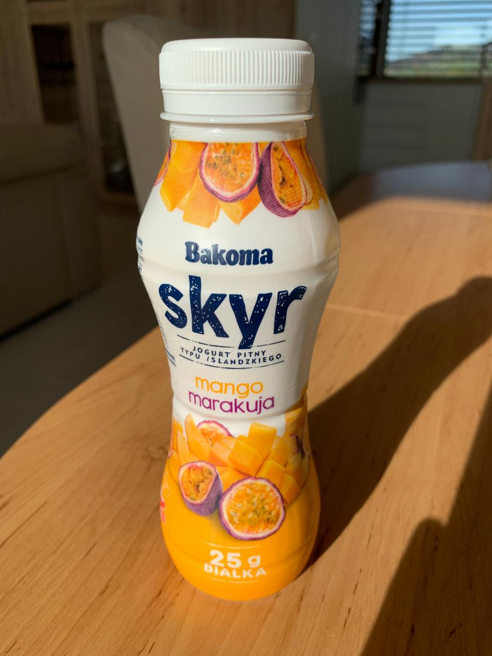 Фото - Jogurt pitny skyr mango marakuja Bakoma