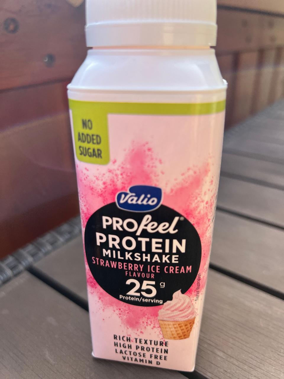 Фото - Profeel protein milkshake strawberry ice cream flavour Valio