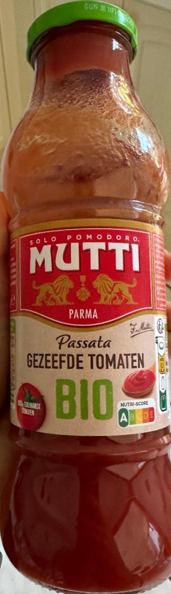 Фото - Passata gezeefde tomaten Mutti Bio