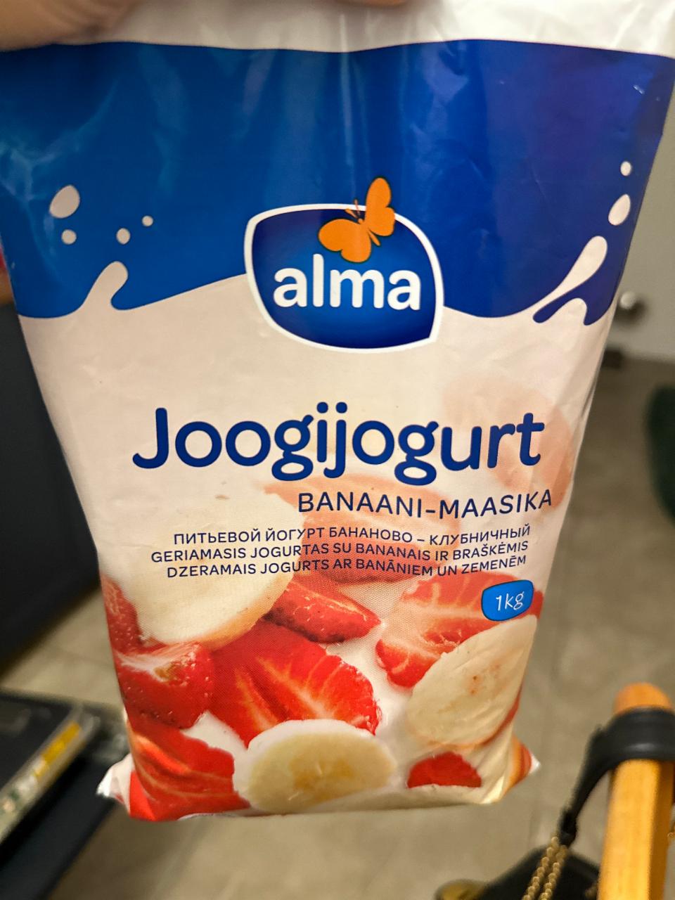 Фото - Joogijogurt banaani-maasika Alma