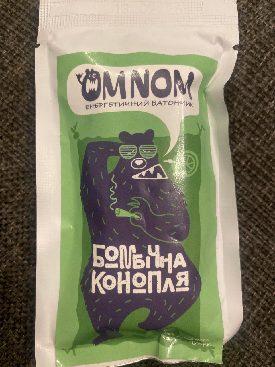 Фото - Батончик энергетический Бомбична конопля Omnom Їдло