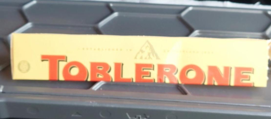 Фото - Шоколад швейцарский молочный c медово-миндальной нугой Toblerone