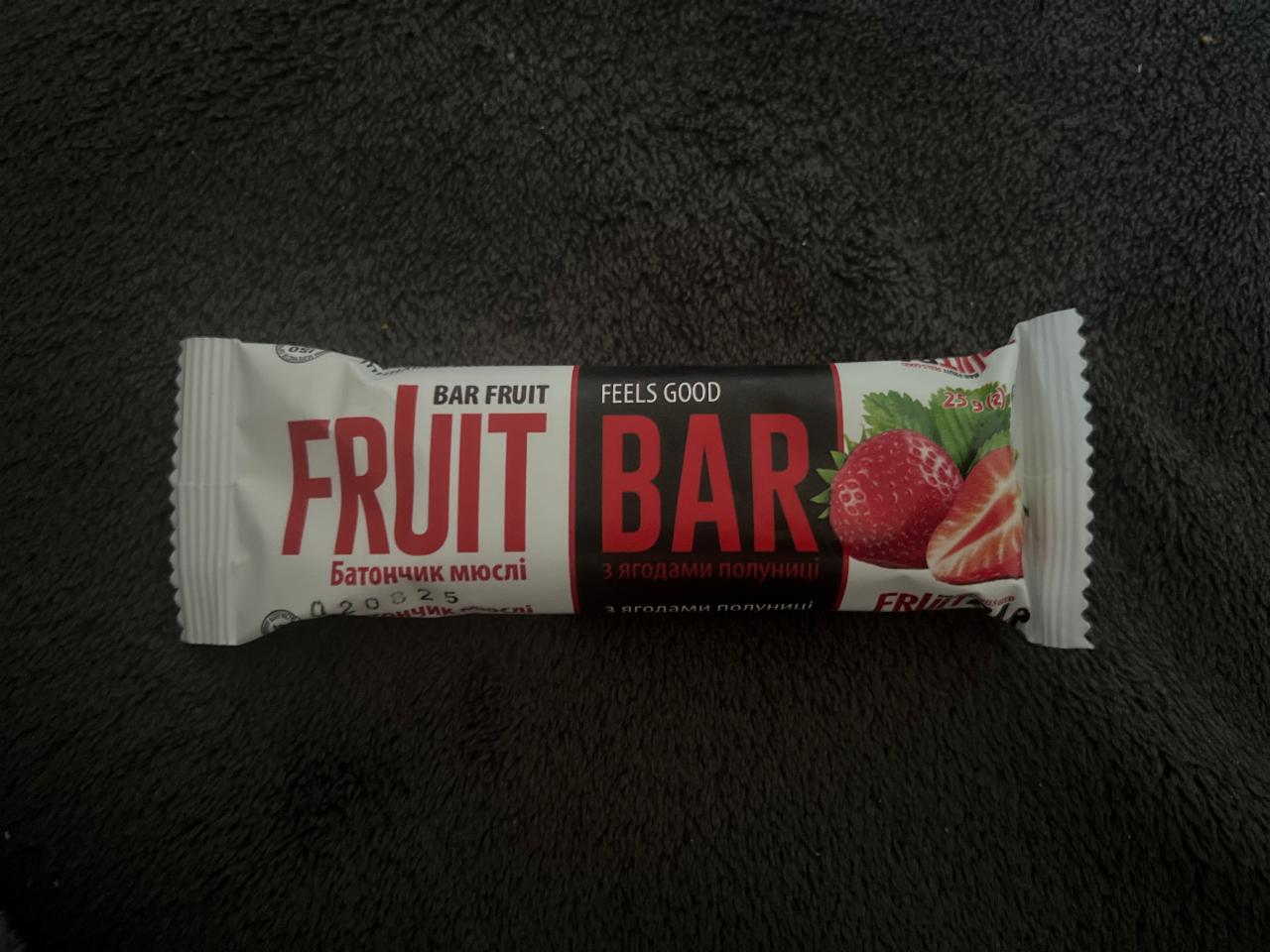 Фото - батончик мюсли с клубникой Fruit bar