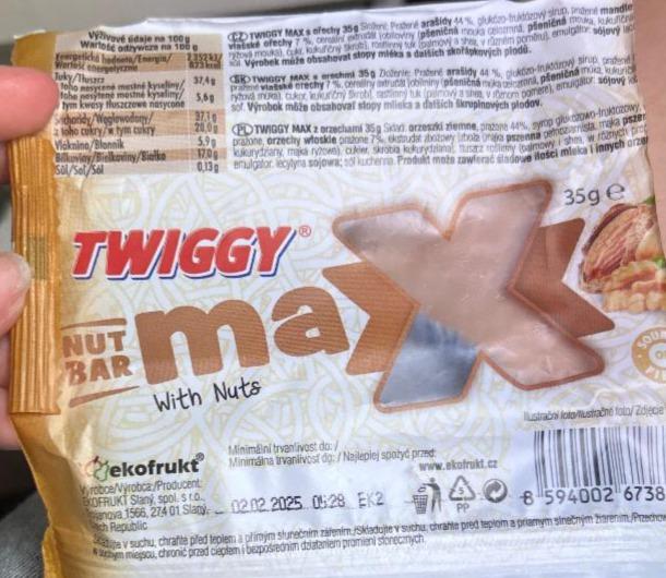 Фото - Max with nuts nut bar Twiggy