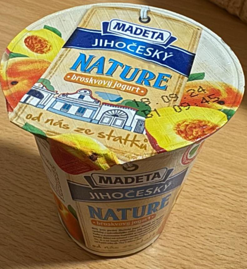 Фото - Jihočeský nature broskvový jogurt 2,6 % Madeta