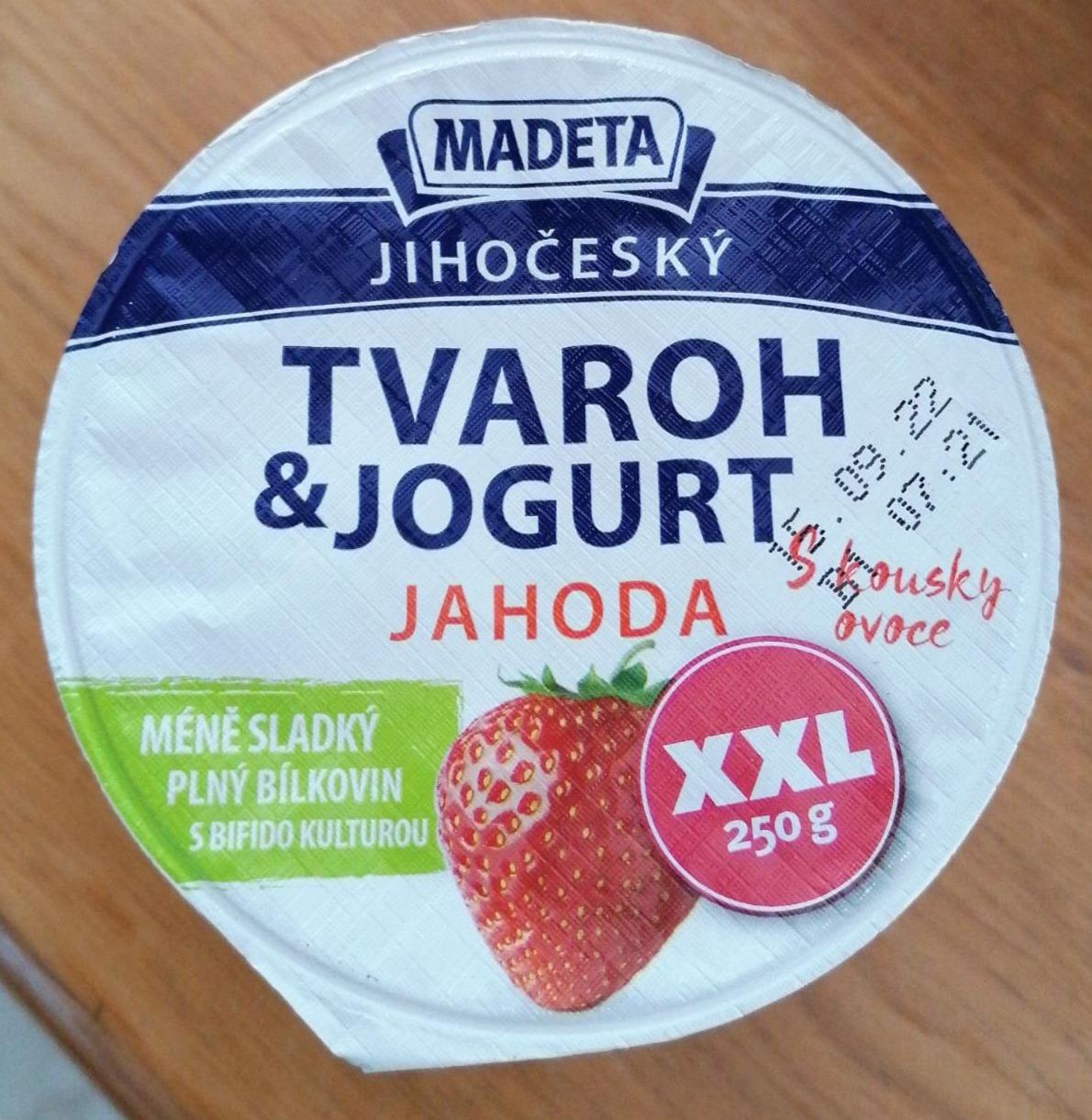 Фото - Tvaroh & jogurt s kousky ovoce jahoda Madeta