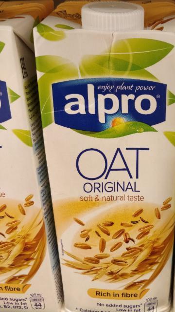 Овсяное молоко калорийность. Alpro овсяное молоко. Alpro Oat Original овсяное. Овсяное молоко Alpro состав. Молоко Alpro калорийность.